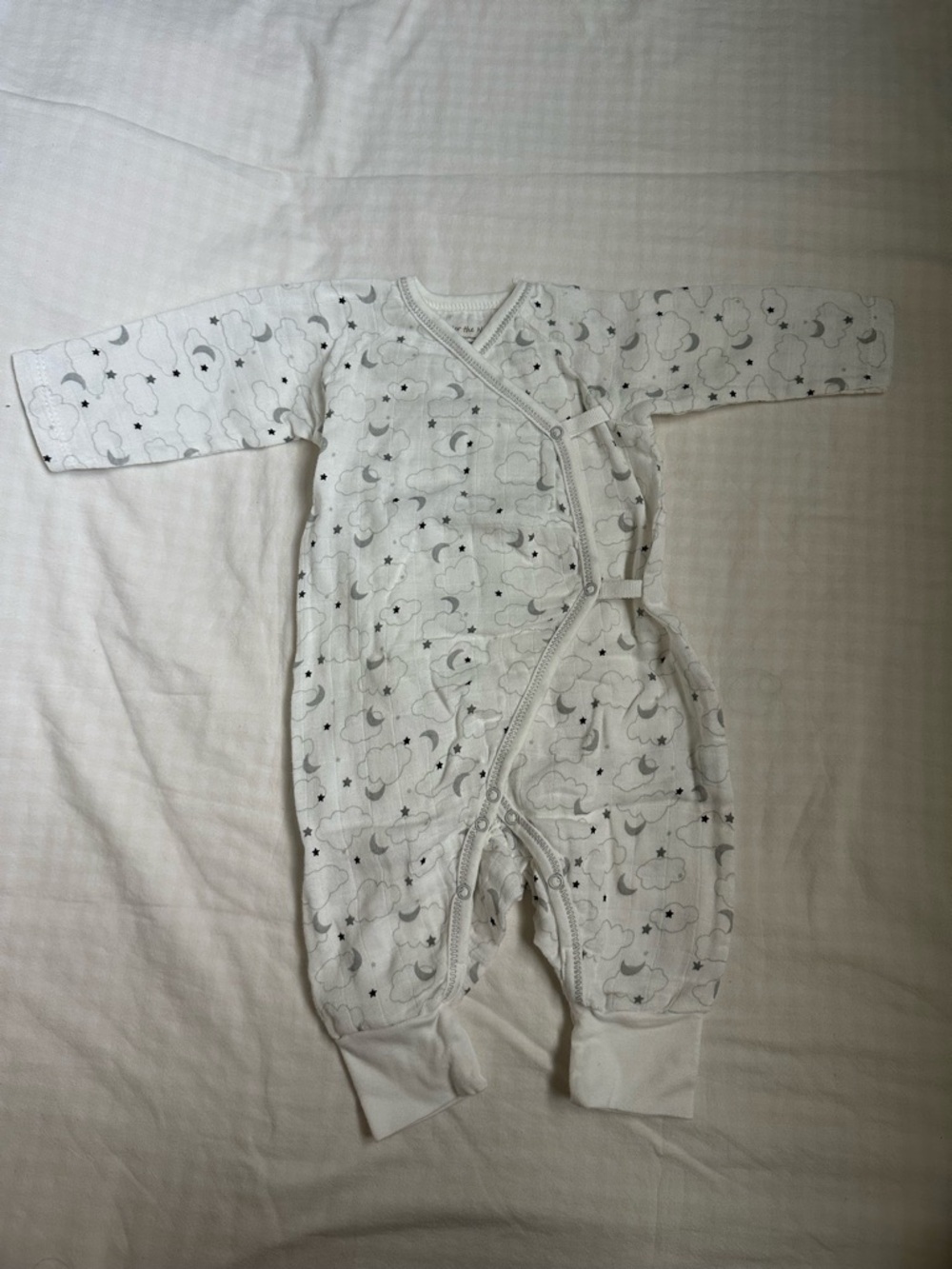 NWOT White Muslim Baby Wrap Snap Onesie with Cloud & Moon Print